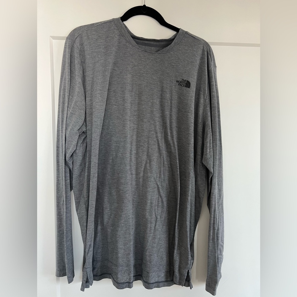Men’s The North Face base layer / active long sleeve top - size XL
